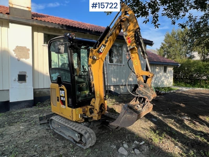 2020 CAT 301.8 mini excavator w/ bucket and spiked hammer
