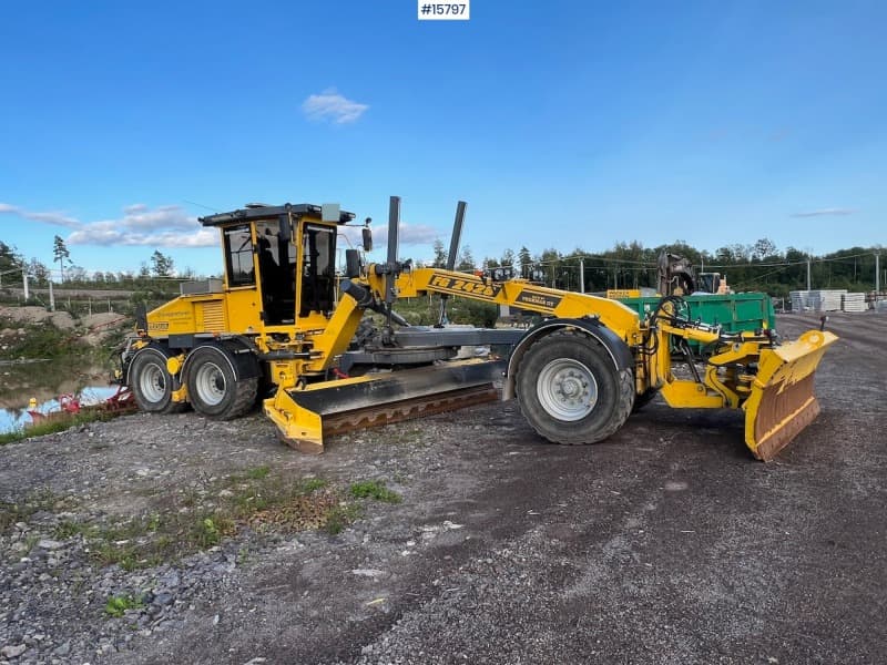 2018 Veekmas FG 2428 road grader w/ front grader and center grader.