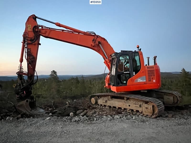 2014 Doosan DX235LCR crawler excavator w/ GPS, bucket and tilt.