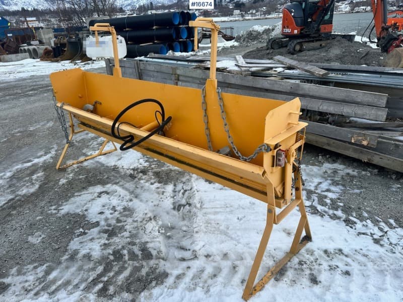  2010 Falkoping B-2 HS Scatter box for Tractor