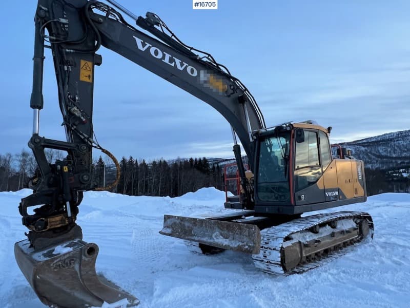 2017 Volvo EC160EL crawler excavator w/ rototilt and grader blade WATCH VIDEO