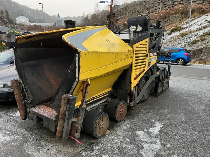 2012 bomag BF 300 P asfaltutlegger