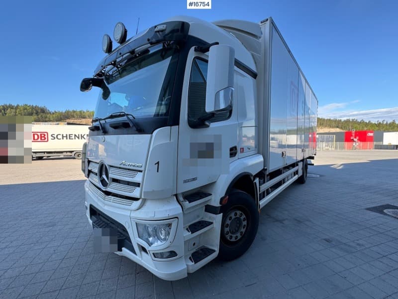 2015 Mercedes Actros 1835 4x2 box truck w/ full side opening and lifting limb.