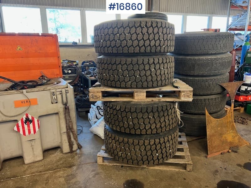 4 tires on rims for Volvo L25 wheel loader