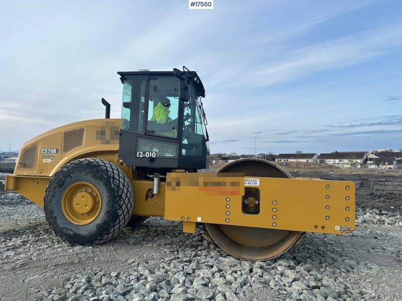  2021 Cat CS78B Roller with Trimble GPS and only 1060 hours