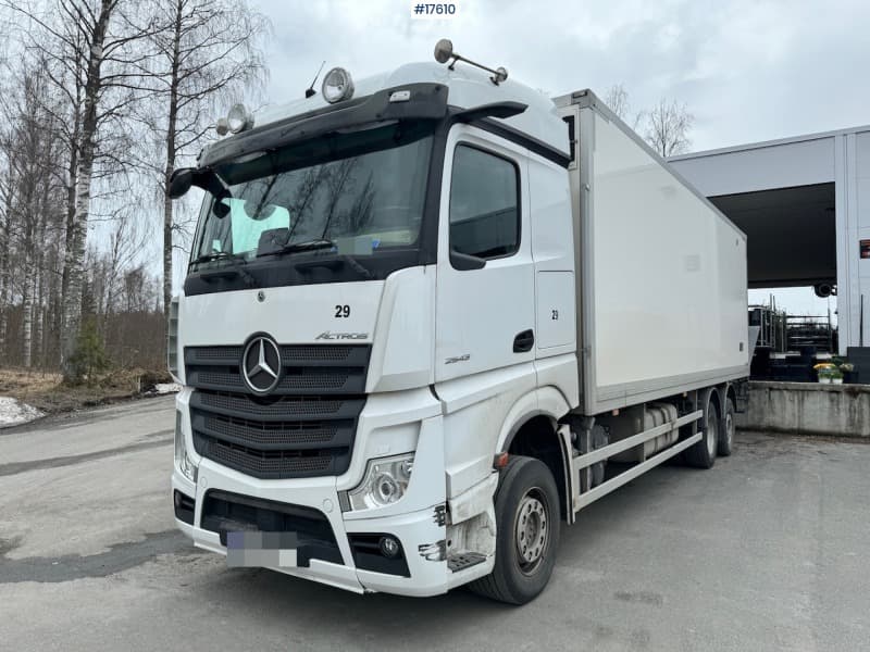 2021 Mercedes Actros 2543 4x2 skapbil m/ Carrier aggregat