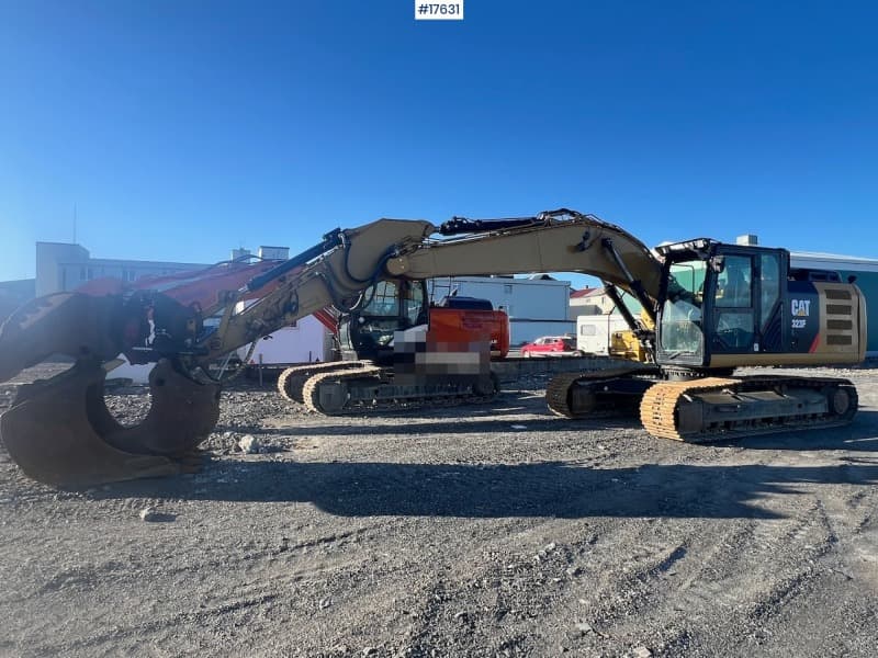 2017 CAT 323FL crawler excavator w/ rototilt and 3 buckets