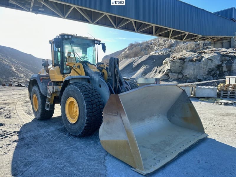 2018 Volvo L110H Wheel loader w/ Bucket and weight. Certified.