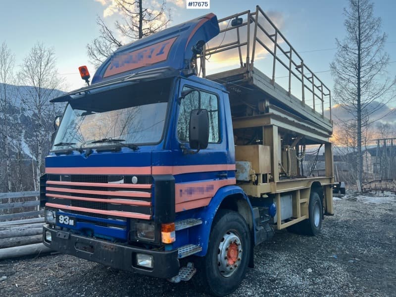 1990 Scania P93m lift truck (motor equipment)