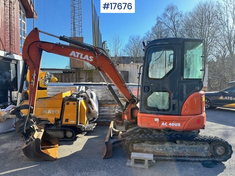  2019 Atlas AC40U Mini excavator w/ 2 buckets and spike hammer.