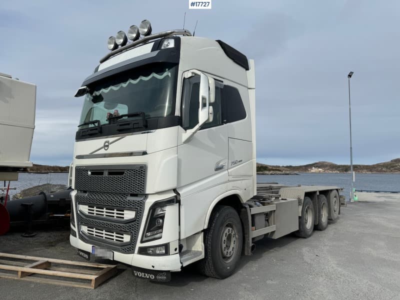 2015 Volvo Fh16 8x4 chassis. WATCH VIDEO