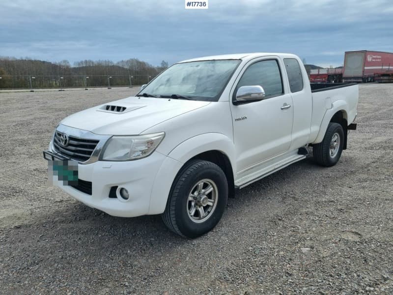  2014 Toyota Hilux 4x4 Manual transmission. Summer and winter wheels.
