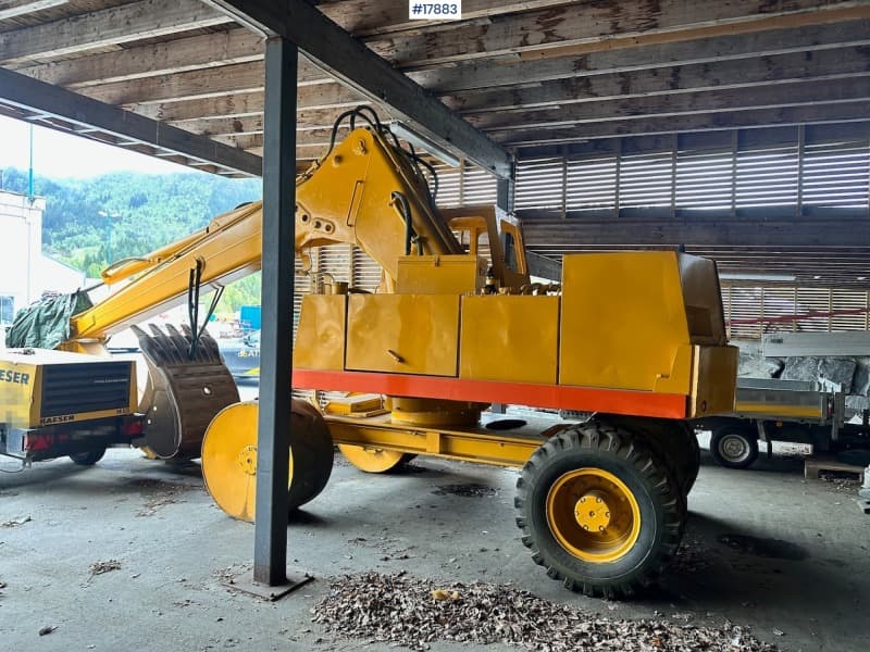 Brøyt Wheel excavator w/ digging bucket