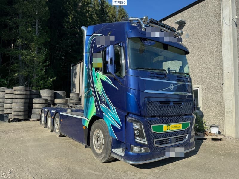 2018 Volvo FH16 750 tridem hook truck w/ 20T Palfinger hook