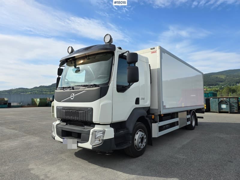 2019 Volvo FL250 4x2 box truck w/ lifting limb