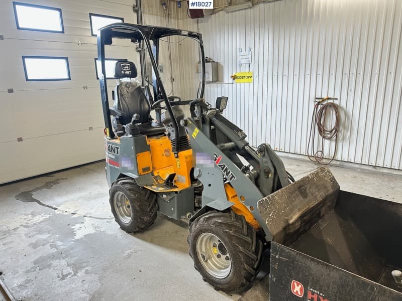  2021 GIANT W11 Compact Loader w/ bucket. 570 hours!