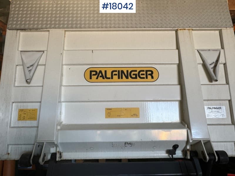 2016 Palfinger lift