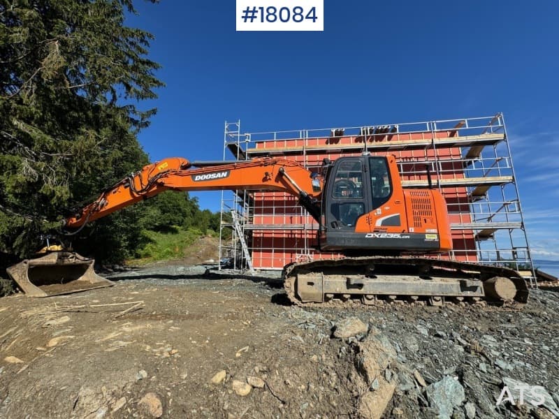 2020 Doosan DX235LCR Tracked excavator w/ bucket and tilt.