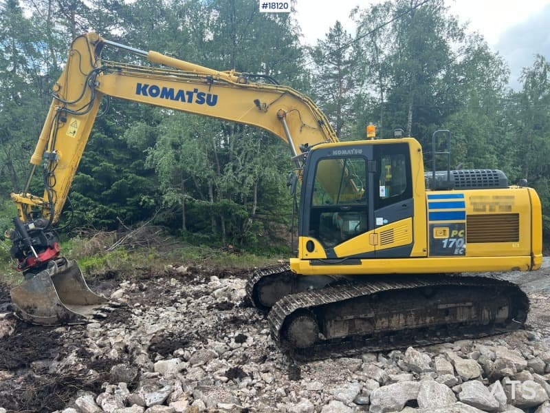  2015 Komatsu PC170LC-10 excavator w/ rototilt, sanding bucket and digging bucket.