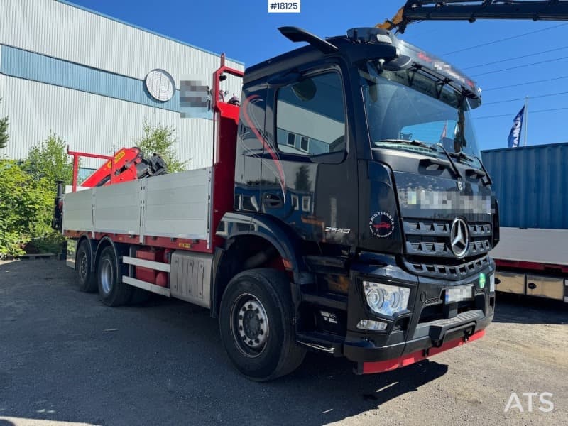 2020 Mercedes Arocs 2543 6x2 flatbed truck with 18 t/m rear mounted Palfinger crane. WATCH VIDEO