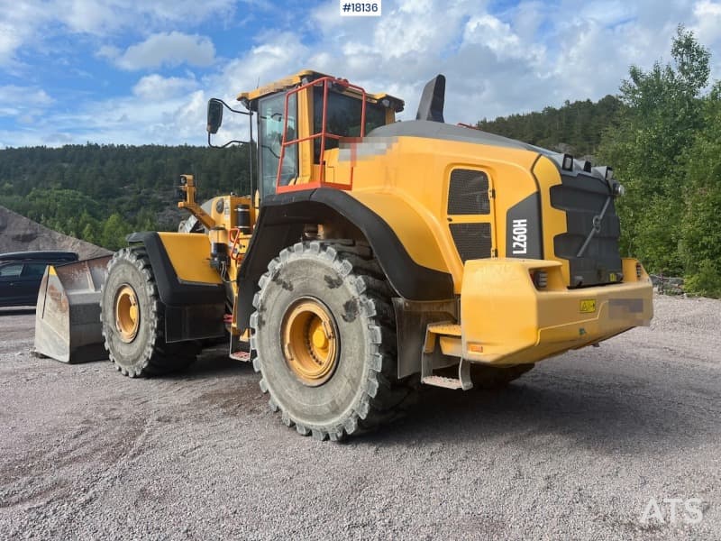 2018 Volvo L260H Wheel loader w/ scale and bucket