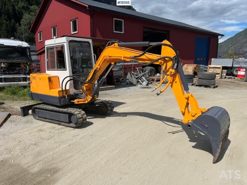 1994 Hanix N350 w/ digging bucket with teeth and cleaning shears WATCH VIDEO