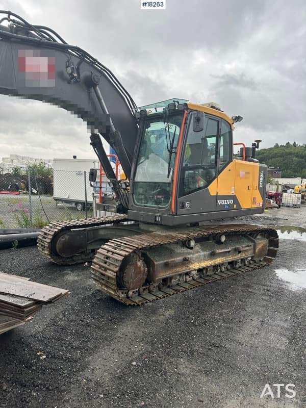 2016 Volvo EC180 El crawler excavator w/ 2 buckets, tilt and Leica GPS