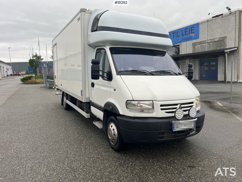 2003 Renault Mascott Box truck 4x2 w/ zepro lift