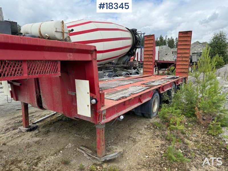  1984 Vang 3 axle Machine trailer