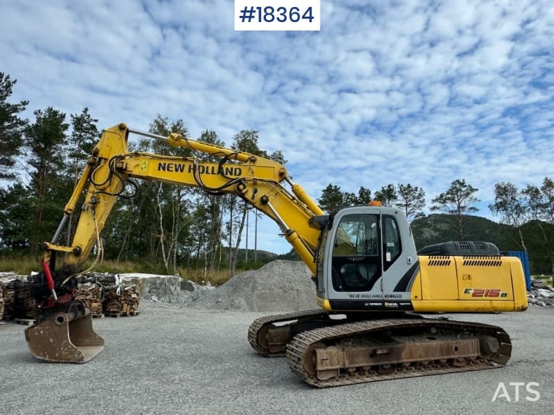 2008 Kobelco E215B Tracked excavator w/ 2 buckets, tilt and articulated boom. WATCH VIDEO