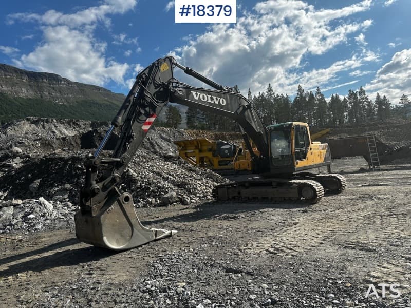 2007 Volvo EC240B m/ graveskuffe