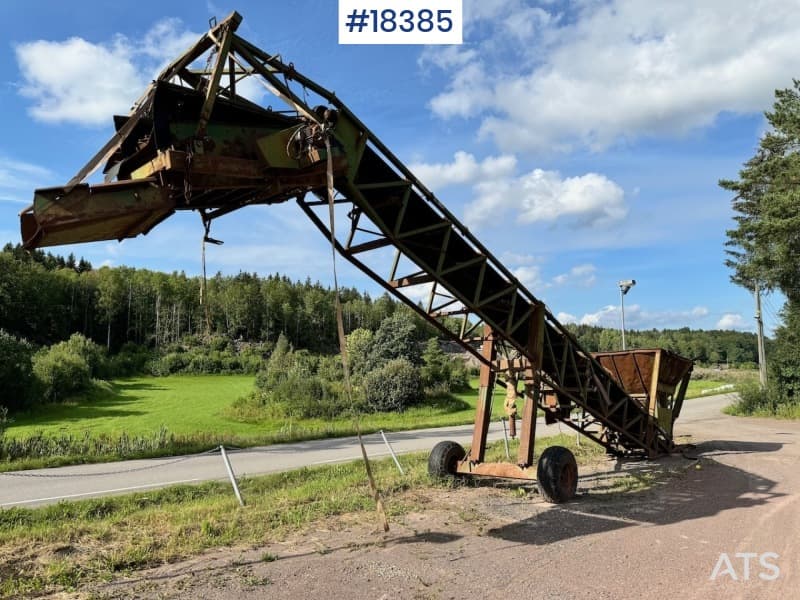 Mobile quarry sieve