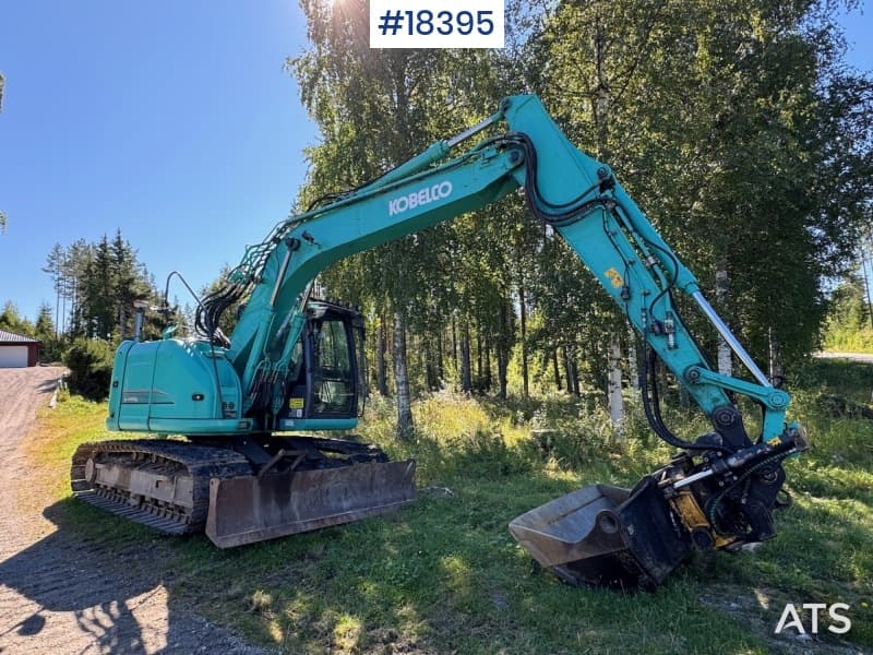 2015 Kobelco SK140SRLC Tracked excavator w/ tilt, bucket and GPS