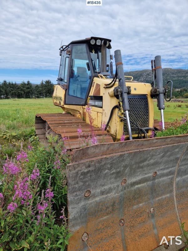 2007 New Holland D150B Doser m/ nytt understell og 6 veis funksjon på skjær