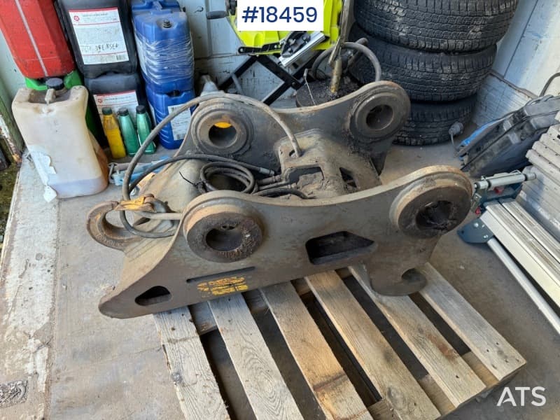 2004 Volvo B20 quick coupler