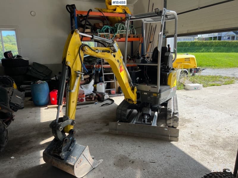 2021 wacker Neuson EZ17 Excavator w/ cleaning bucket, tooth bucket, Narrow bucket and hydraulic sanding bucket