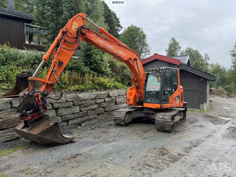 2011 Doosan DX140 LCR m/ rotortilt & 2 skuffer