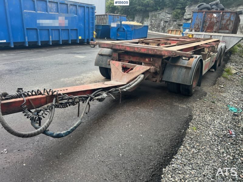 2007 Istrail 3 axle hook trailer w/ tipper