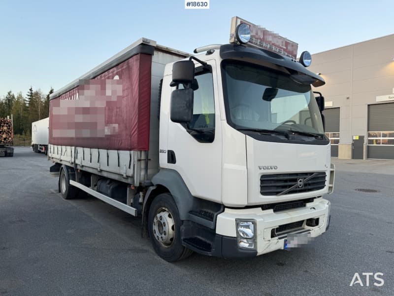 2008 Volvo FL280 flatbed truck. low km!