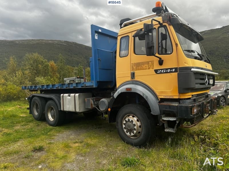 1997 Mercedes 2644 hook lift 4x4+2 20t w/ an extra box. Fully rigged. WATCH VIDEO