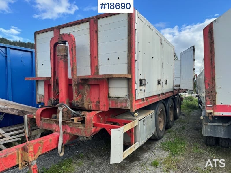  1998 Maur Tipper w/ side opening.